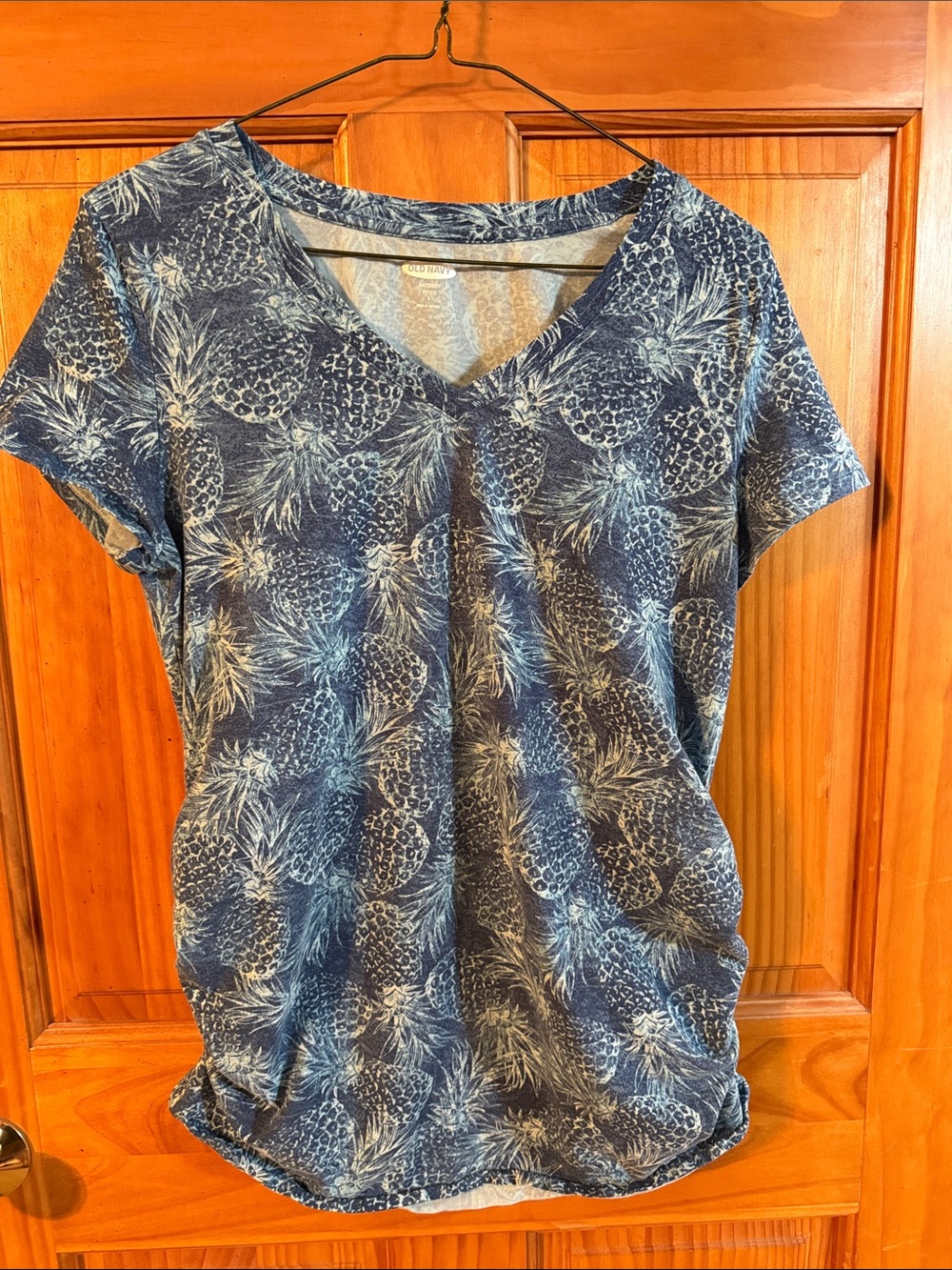 Old Navy Navy Pineapple-Print V-Neck Maternity Tee